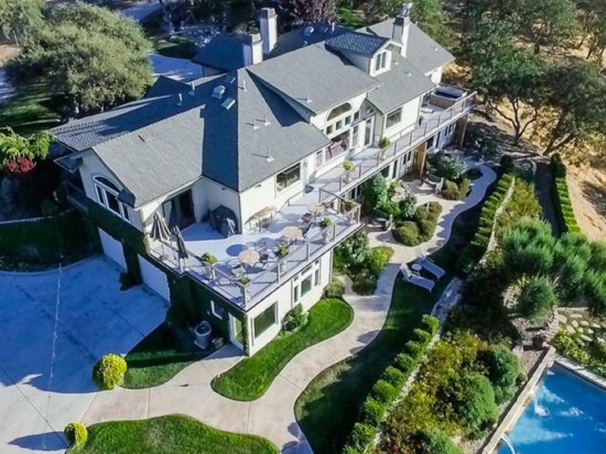 לינה וארוחת בוקר פאסו רובלס High Ridge Manor מראה חיצוני תמונה